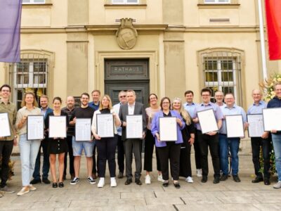 Zwölf Netzwerkpartner aus Mainfranken haben eine gemeinsame Absichtserklärung unterzeichnet. Darin verpflichten sie sich, eine gemeinsame Plattform entwickeln, eine Dachmarke „Gründen in Mainfranken“ schaffen sowie Vernetzung, Kommunikation und Innovation fördern. Fotos: Tatiana Pustovetova