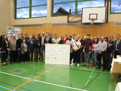 Ebenfalls bei „Mensch inklusive“ mit dabei: Auch Vertreter, Betriebsangehörige und „Mensch-inklusive“-Teilnehmer aus der Stadt und dem Landkreis Schweinfurt haben gepuzzelt.