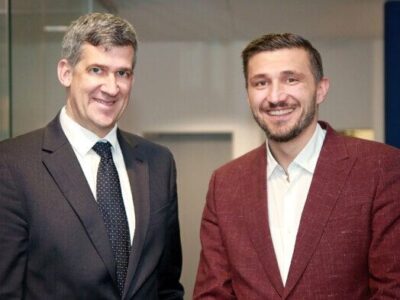 im Bild: Thomas Kästner, Geschäftsführer Stadtwerke Schweinfurt GmbH; Mirko Hrnjak, Bereichsleiter Verkehrsbetrieb