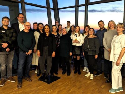 Zur bestandenen Fachweiterbildung gratuliert das Leopoldina-Krankenhaus folgenden Kolleginnen und Kollegen:  Andrea Albert, Benita Delic, Kurt Diezel, Lisa Ebner, Elisa Eichhorn, Nadine Friedensohn, Katrin Hahn, Stella Heller, Luisa Hümmer, Argnesa Isufay, Ashley Johnson, Julia Kirstgen, Anne Knepper, Melina Köder, Franziska Körner, Melina Meder, Kerstin Mergenthaler, Michael Müller, Jessica Ott, Daiva-Ramona Petrowski, Nina Püls, Melissa Saam, Julia Spielmann, Sophie Tschirschwitz, Tanja Warda und Aspasia Zisimopoulou