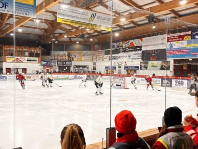 Eishockey - Mit kleinem Kader treten die Mighty Dogs die weite Reise zum Tabellenzweiten der Bayernliga, den TSV Peißenberg Miners an. Foto: Mighty Dogs
