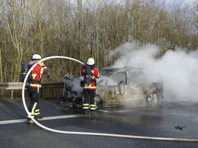PKW auf A7 komplett ausgebrannt, Foto: Tim Mützel