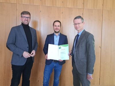 Im Bild (v.l.n.r.): Jan von Lackum, Leiter des Referats für öffentliche Ordnung, Baurecht und Umweltschutz der Stadt Schweinfurt, Dr.-Ing. Marcel Strätz, Organisationsleiter des GKS und Oberbürgermeister Sebastian Remelé Foto: Stadt Schweinfurt, Marina Euler