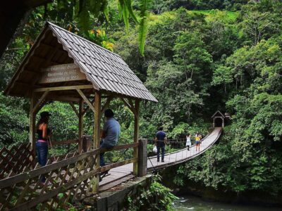 „Puente Colgante Emperador Guillermo I“ in Peru: Die Brücke wurde 1877 von deutschen und österreichischen Siedlern gebaut /Foto: Mochileaperu