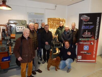 Thomas Stengel (Dritter von links) wurde von Landrat Florian Töpper (Dritter von rechts) zum Örtlichen Einsatzleiter bestellt. Stengel unterstützt somit ab März die Führungsebene des Katastrophenschutzes des Landkreises Schweinfurt, der unter anderem auch Kreisbrandinspektor Alexander Bönig, Kreisbrandrat Holger Strunk (von links) sowie (von rechts) Kreisbrandinspektor Florian Zippel und FüGK-Leiterin Sonja Weidinger angehören. Foto: Andreas Lösch/Landratsamt Schweinfurt