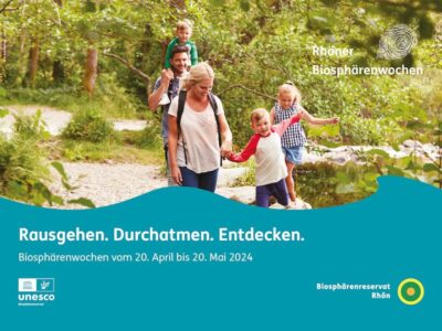 „Rausgehen, durchatmen, entdecken“ ist das Motto der Biosphärenwochen. Auf dem Programm stehen Führungen zu zahlreichen unterschiedlichen Themen – darunter auch Kräuterwanderungen. / Grafik: UNESCO-Biosphärenreservat Rhön