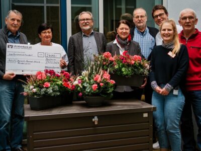 Bild (N. Dwozsak-Geomed) vlnr: Ewald Kopp (Veteranenfreunde), Christa Weisenseel (Palliativteam), Wolfgang Schirmer (Geschäftsführer Geomed), Irmgard Krammer (1. Vors. Förderverein), Edgar Hauck (Veteranenfreunde), Dr. med. Alexander Kraus (Chefarzt), Pia Rothenanger (Palliativteam), Hermann Kopp (Veteranenfreunde)