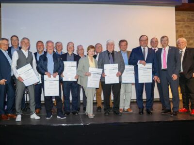 Eine Generation, die Wissen, Kompetenz und Erfahrung verkörpert: Im Rahmen des Ehrenamtstags 2024 zeichnete die Handwerkskammer für Unterfranken langjährige Meisterinnen und Meister mit dem Goldenen Meisterbrief aus. Foto: Rudi Merkl