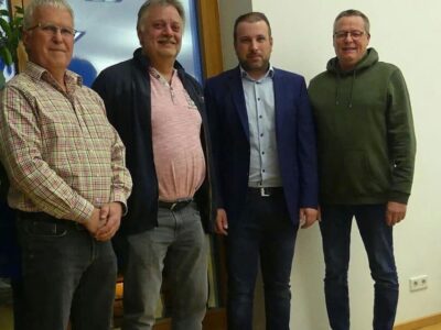 Das Foto zeigt von links 3. Bürgermeister Bernd Götzendörfer, Joachim Sauer, Bürgermeister Stefan Rottmann und 2. Bürgermeister Jürgen Geist. (Foto Milena Hammer)