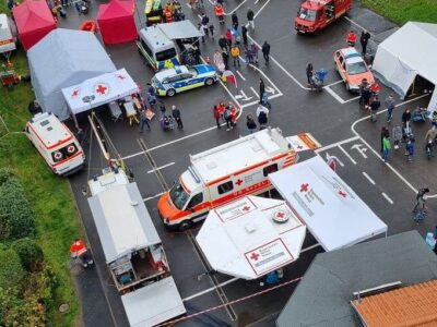 Im letzten Jahr fand die Premiere des Blaulichttags im Schonunger AlbanPark bereits großen Zulauf. In diesem Jahr ist der ABC-Zug des Landkreises und die Bundeswehr mit dabei. (Fotos St. Rottmann)