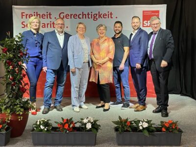 v.l.n.r.: SPD-Stadt-Vorsitzender Marietta Eder, Ortsvereinsvorsitzender Kai-Peter Müller, Kreisvorsitzende Martina Braum, Europaabgeordnete Maria Noichl, Europakandidat Tanyel Tas, MdB Markus Hümpfer und MdL Volkmar Halbleib