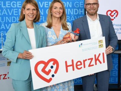 Bayerns Gesundheitsministerin Judith Gerlach (Mitte), Bayerns Digitalminister Dr. Fabian Mehring und Petra Justenhoven, Sprecherin der Geschäftsführung bei PwC Deutschland und PwC Europe Senior Partnerin (links) stellten heute in München die Ergebnisse der Machbarkeitsstudie „Frau.Herz.KI“ vor. Bildnachweis: StMGP