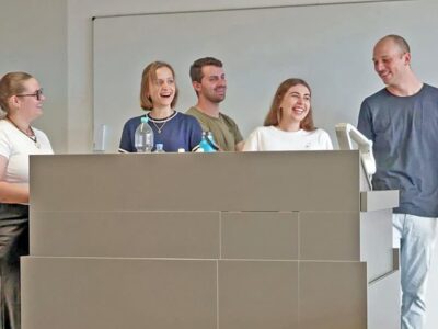 Studierende des Masterstudiengangs Integratives Innovationsmanagement (i2m) der THWS Business School bei der Vorstellung ihrer Projektergebnisse (Foto: Impuls/Dirk Baierlipp)