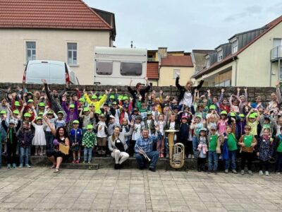 Unser Foto entstand beim Aktionstag der Musikschule Volkach, als rund 100 Vorschulkinder gemeinsam musizierten, sangen, tanzten und viel Spaß hatten. Foto: Heike Zech