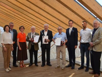 von links, stellv. Landrätin Christine Bender, Manfred Mai (Kreisobmann Ost), stellv. Landrätin Bettina Bärmann, Rudolf Bandorf, Berthold Kneuer, Werner Scheuring, Landrat Florian Töpper, Philipp Keller (Umweltamt Landratsamt Schweinfurt) und Dr. Erhard Rückert (Kreisobmann Süd). Fotos: Philipp Keller/Melina Bosbach-Landratsamt Schweinfurt