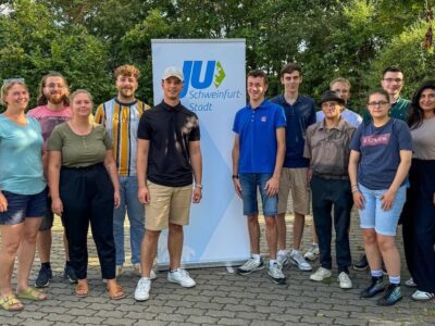 Foto: Cornelia Neubauer. V.l.n.r.: Karolin Große, Tobias Schleyer, Selina Kritzner, Maurice Hofmann, Niklas Uehlein, Timo Menschner, Thomas Stuckert, Felix Brandt, Julian Will, Maik Mann, Annika Schmitt, Lida Dastager
