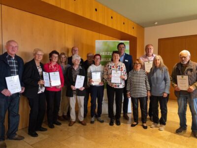 Von links nach rechts: Günter Leipold, Rosemarie Witkovsky, Erika Wegner, Birgit Umhöfer, Dominik Ebert, Ingrid Schmidt, Adolf Gernet, Roswitha Kabino, Maria Mathea, Ralf Hofmann, Renate Dürr, Siegfried Pudil, Renate Wesson, Wolfgang Tolga. Foto: © Fabio Klenk