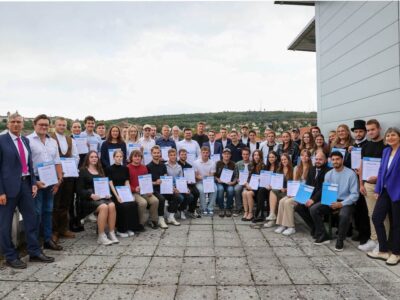 Ausgezeichnete Nachwuchstalente: Junghandwerkerinnen und Junghandwerker aus 53 verschiedenen Handwerksberufen zeichnete die Handwerkskammer für Unterfranken in diesem Jahr in der Deutschen Meisterschaft im Handwerk auf unterfränkischer Ebene aus. Foto: Rudi Merkl