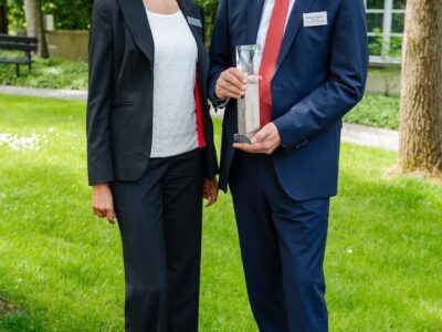 Die Foto (© Stefan Gulden) zeigen: Foto 1: v.l. Daniela Werth, Senior Kundenbetreuerin Fördergeschäft Bayern LB und Michael Wacker, Leiter Firmenkunden Sparkasse Schweinfurt-Haßberge