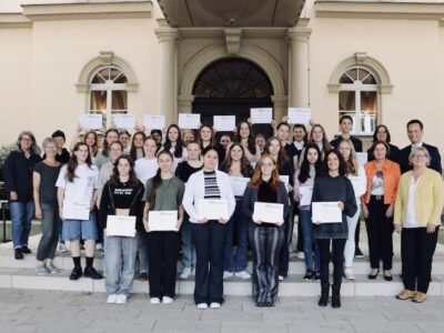 Im Bild v.l.n.r: Martin Weber (Beirat des Gewinnsparvereins für den Bezirk Unterfranken, Vorstand der Raiffeisenbank Mainschleife-Steigerwald), Christian Homeier (Geschäftsführender Vorstand des Gewinnsparvereins Bayern), Stefan Stapf (Vorsitzender Förderverein Leopoldina), Mathias Usener (leitender Oberarzt der Kinderklinik) und Markus Merz (Bezirkspräsident des Genossenschaftsverbands Bayern und Vorstand der VR Bank Main-Rhön) Foto: Christian Kirchner
