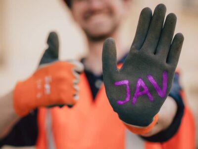 Junge Wahlen - Lockruf in Betriebs-Wahlkabine