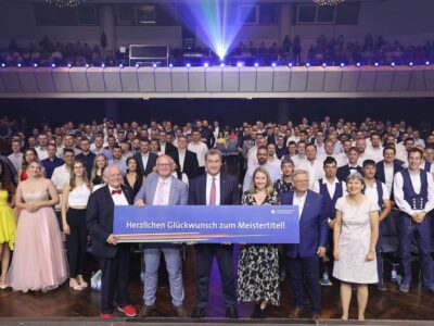Insgesamt 489 Jungmeisterinnen und Jungmeister ehrte die Handwerkskammer für Unterfranken bei der Meisterfeier am 21. Juni 2024 im Congress Centrum Würzburg. Foto: Rudi Merkl