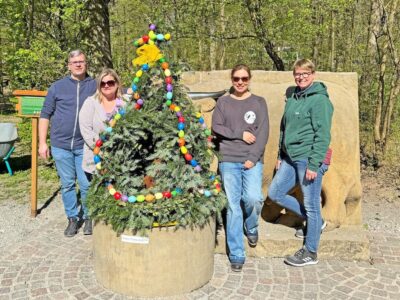 Das Osterbrunnenteam von links: Torsten Ott, Corinna Stein, Ursula Lehfer und Sabine Engert. Foto: Michael Ott