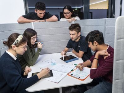Studierende der THWS arbeiten an Zukunftsideen (Foto: Stefan Bausewein)