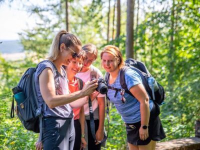 Bei Führungen, Vorträgen und E-Bike-Touren können Besucherinnen und Besucher im Rahmen der Biosphärenwochen die vielfältige Kulturlandschaft mit ihrer Tier- und Pflanzenwelt entdecken. / Foto: Alexander Martin/Rhön GmbH