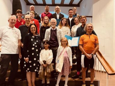 Im Bild: Dritte Bürgermeister Ayfer Rethschulte (zweite von links) und Manfred Röder, Lokale Agenda 2030 und Organisator der Europäischen Mobilitätswoche (erster von links) mit einigen der Preisträger des Stadtradelns 2024 Foto: Werner Duske, Stadt Schweinfurt