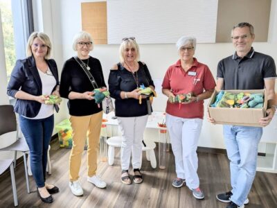 Im Bild v.l.n.r: Olga Vogt (kaufmännische Leitung MVZ Leopoldina), Margarete Schmitt und Brigitte Paulick, Olga Helwich (pflegerische Leitung Onkologie), Dr. med. Hans Reinel (ärztliche Leitung MVZ-Onkologie) Foto: Christian Kirchner