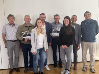 Das Foto zeigt von links: Burkard Schmitt, Roland Schmitt, Kämmerin Milena Hammer, Bürgermeister Stefan Rottmann, Dieter Stühler, Jessica Rothaug, Rainer Räth und Robert Mantel (Foto Anette Stock)