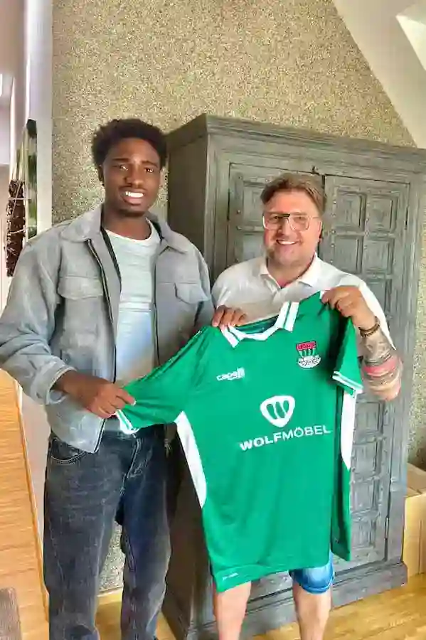 Der 1. FC Schweinfurt treibt die Kaderplanung für die kommende Drittligasaison weiter voran und freut sich, die Verpflichtung von Uche Obiogumu