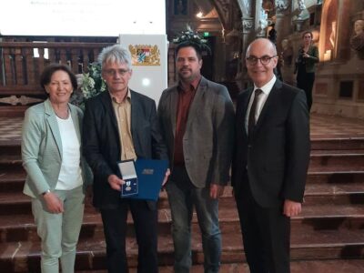 Bild (von links): Stellvertretende Landrätin Christine Bender, Gerwin Meth, Bürgermeister Johannes Grebner und Regierungsvizepräsident Jochen Lange bei der Verleihung der Christophorus-Medaille in München. Foto: Rudolf Bender