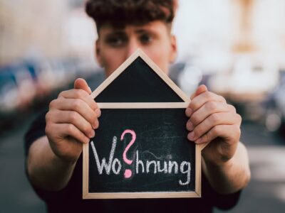 Wo wohnen? – Schweinfurt braucht neue Wohnungen. Nur: Der Neubau muss einfacher und damit günstiger werden, so Experten. Foto: Florian Göricke