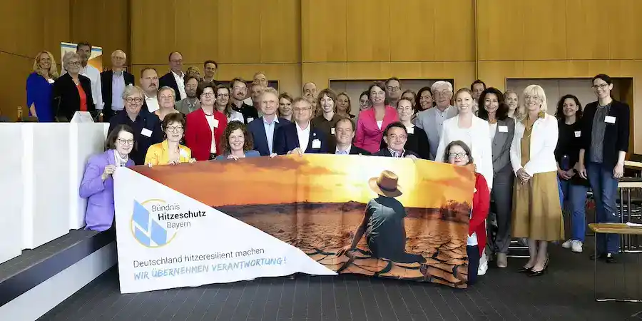 Das Bündnis Hitzeschutz bei einer Veranstaltung der Bayerischen Landesärztekammer in München. © BLÄK