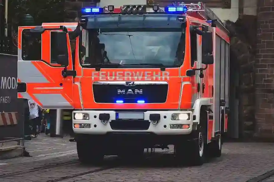 feuerwehrauto-2 feuerwehr-im-einsetz-bei-schweinfurt